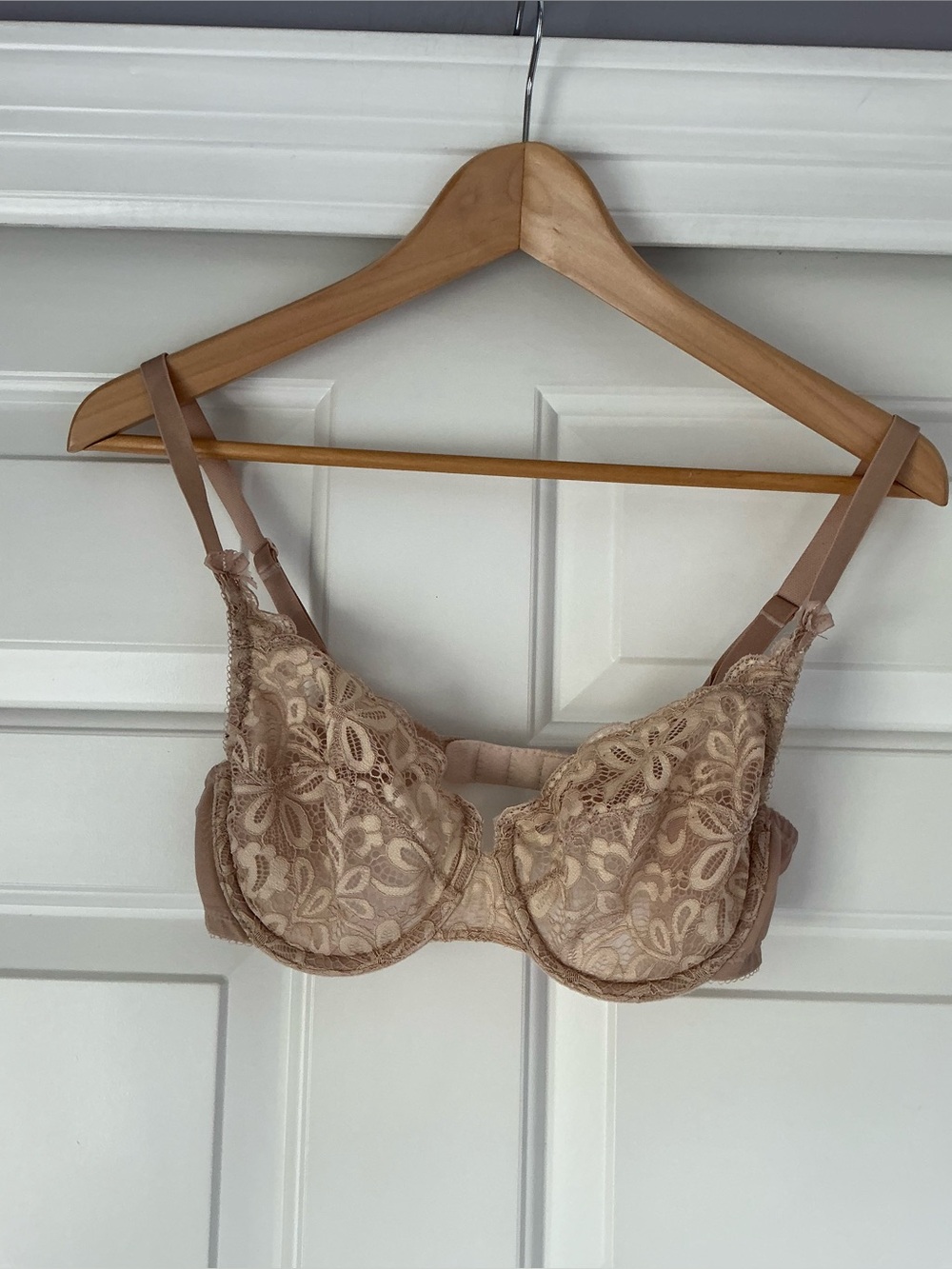 Wacoal All Dress Up Beige Lace Underwire Bra 32D
